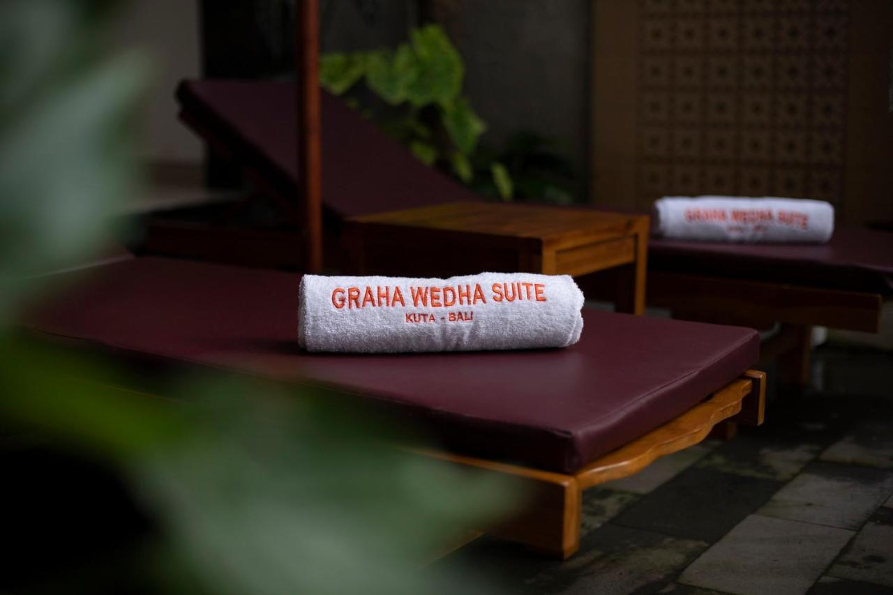 Graha Wedha Suite Kuta By Kamara Esterno foto